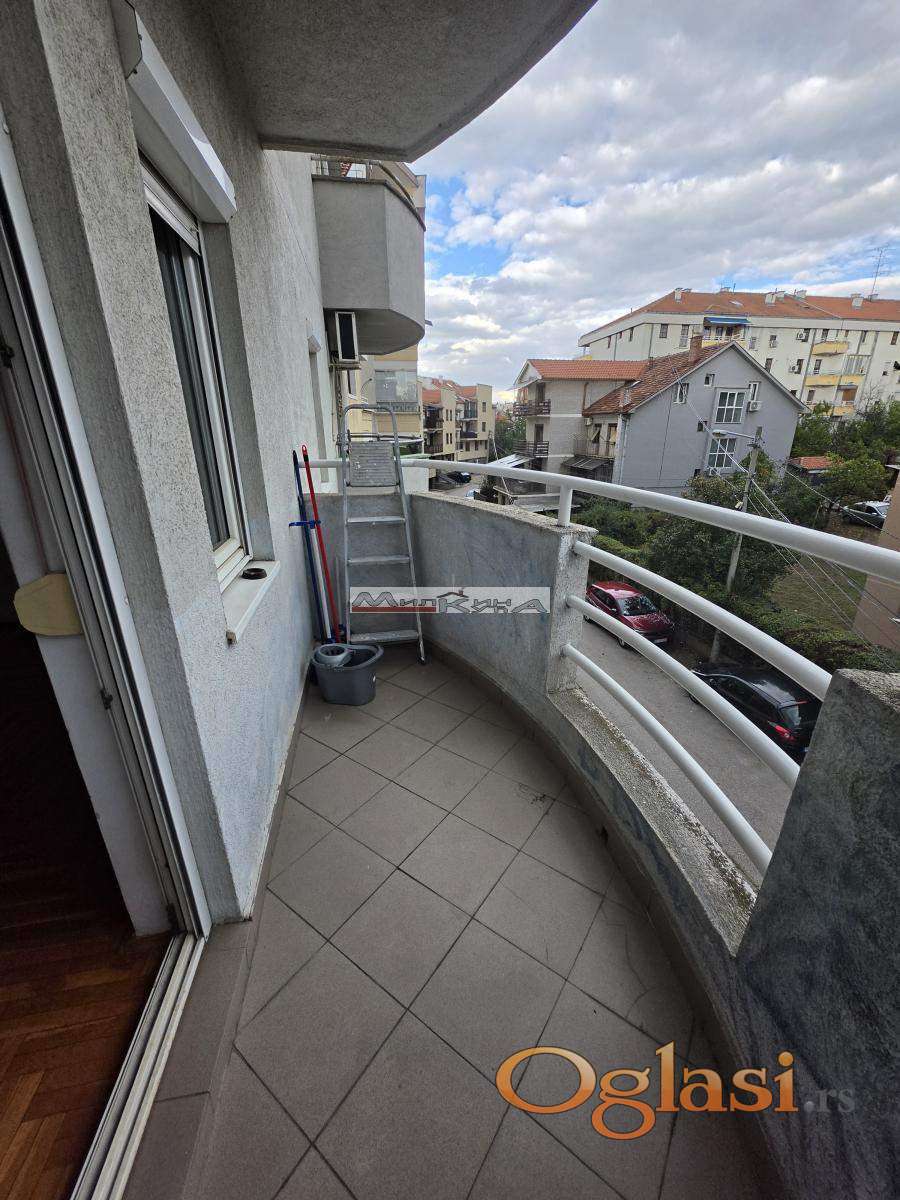 Жарково-готова к заселению 2.5 полумеблированная квартира — фото