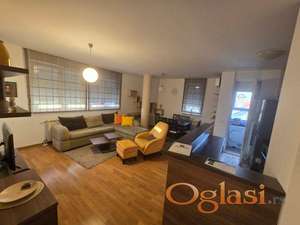 Trosoban stan  lepo opremljen sredjen okrecen odmah useljiv 650 eura,sa parking mestom