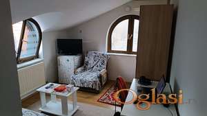 Izdajem garsonjeru pored satelitske pijace