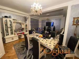 Dvorišna kuća na odličnoj lokaciji- višenamenska