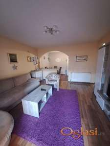 Odličan dosoban stan-Nova Detelinara,parking