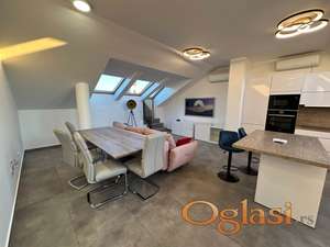 Luksuzan penthaus sa 2 garaže u centru!