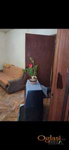 SPRATNA KUĆA SA DVORIŠTEM U ŠIDU