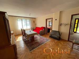 Odlicna spratna kuca u Starim Ledincima!