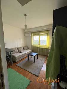 Odlična lepo nameštena garsonjera na Bulevaru Cara Lazara