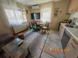 Veternička rampa. 66m2, kompletno namešten trosoban stan sa parking mestom. 