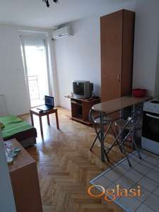 Garsonjera u neposrednoj blizini Socijalnog