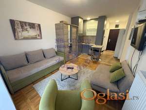 Kompletno nameštena garsonjera na TOP lokaciji!