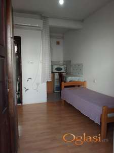 Izdajem nameštenu garsonjeru na Zvezdari