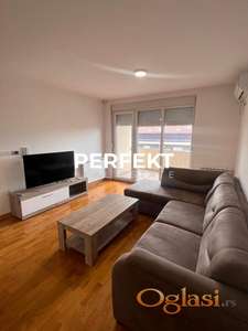 Centar, trosoban, 89m2, čevrti sprat, lift, eg