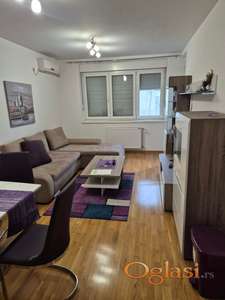 CENTAR IZDAJE SE DVOIPOSOBAN NAMEŠTEN STAN