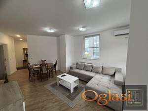 Trosoban stan-Bulevar Kralja Petra I! Sajam