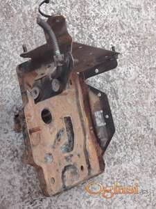 Fiat 500 nosač akumulatora