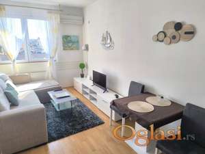 Izdajem jednoiposoban stan u centru grada