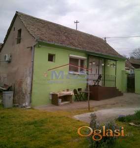 Prodaje se porodična prizemna kuća u Irigu