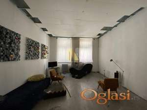 Salonac u izvornom stanju - strogi centar grada