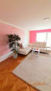 Izdaje se odličan četvorosoban stan kod Pravnog fakulteta, 110m2