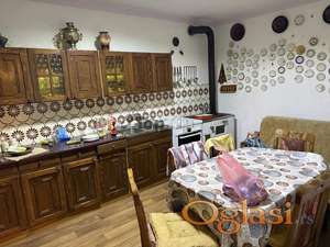 KUĆA SA VELIKOM OKUĆNICOM U HAJDUKOVU ID#598