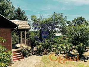 Prodaje se prelepa vikendica u Sremskim Karlovcima,