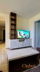 <p>NOV LUX DVOSOBAN STAN SA PARKINGOM I TROŠKOVIMA, PETROVARADIN