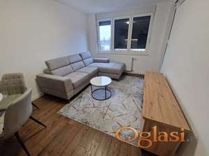 BATE BRKIĆA - NOV NAMEŠTEN JEDNOIPOSOBAN STAN - PRVI PUT SE IZDAJE!!! USELJIVO ODMAH!!