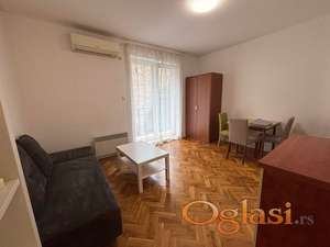 Centar - kod Futoške Pijace, renoviran jednosoban stan 25 m2 + 5m2 terasa (šifra: 9101261)