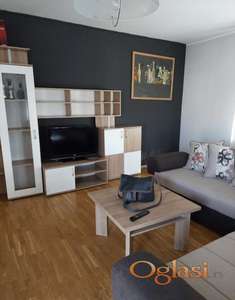Odličan trosoban stan na Novoj Detelinari