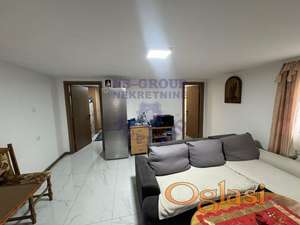 Porodična kuća na Paragovu - odličan plac