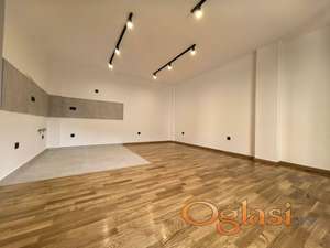 Potpuno renoviran dvoiposoban stan na Novom Naselju