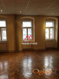 Renoviran salonski stan - 140m2 - Centar