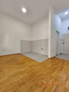 Odlična garsonjera u novogradnji kod Socijalnog!