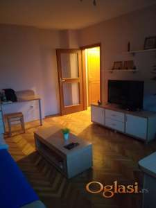 NOVI SAD LEPO NAMESTENA GARSONJERA ODVOJENA KUHINJA SAJAM