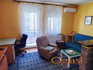 Predstavljamo Vam lepu i funkcionalnu garsonjeru na Novoj Detelinari.