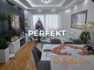 Centar, trosoban, 75m2, lift, gas