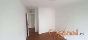 Prazan dvosoban stan od 58 m2 u dr Ivana Ribara