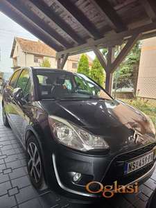 Registrovan do avgusta 2026! Savrseno ocuvan i odrzavan! Prvi vlasnik u Srbiji!