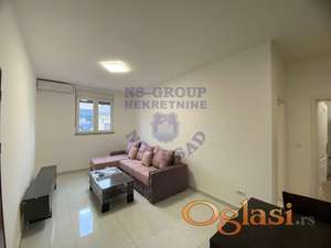 Izdaje se lep jednoiposoban stan na Petrovaradinu