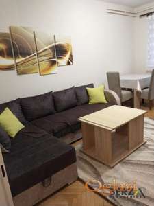 ODLIČAN JEDNOSOBAN STAN  KOD SAJMA