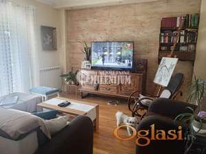 Porodična dvoetažna kuća sa placem, Dobanovci ID#2113