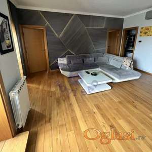 Izdaje se kompletno namešten stan u blizini centra Novog Sada.