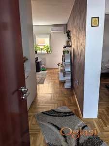 Prodaje se sredjen polunamesten stan na Adicama