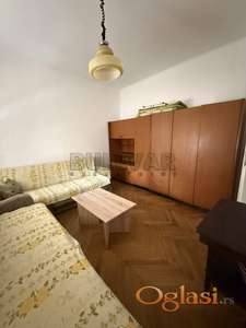 Izdaje se stan na Crvenom pevcu