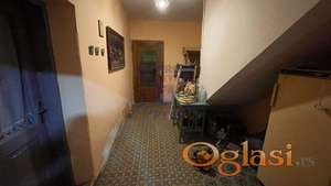 U ponudi starija kuća sa odličnim placem!!!!