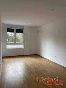 STAN NA PRODAJU 41m2 + PRIVATNO DVORIŠTE 42m2
