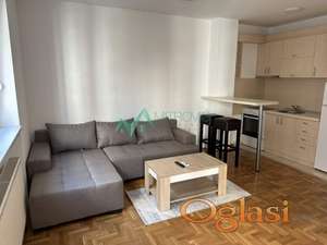 Grbavica- odlična garsonjera sa terasom (Šifra:9102158) 