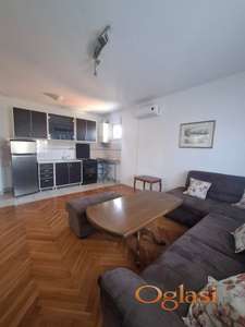 Namešten stan sa parkingom!