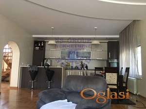 Prelepa kuća na fantastičnoj lokaciji.