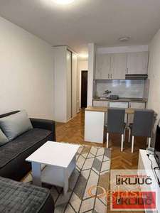 Garsonjera 24 m², Bulevar Oslobođenja, Novi Sad, 1. sprat