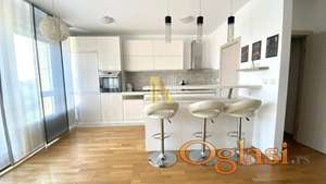 Za izdavanje 3.0 stan u centru - moderno i kompletno opremljen