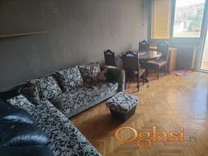 Izdaje se stan na Crvenom pevcu